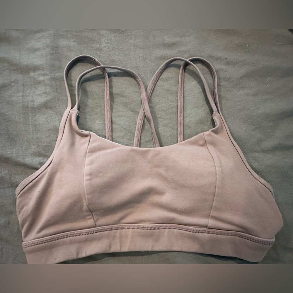 Cute sports bra with great support! Lavender/light purple color